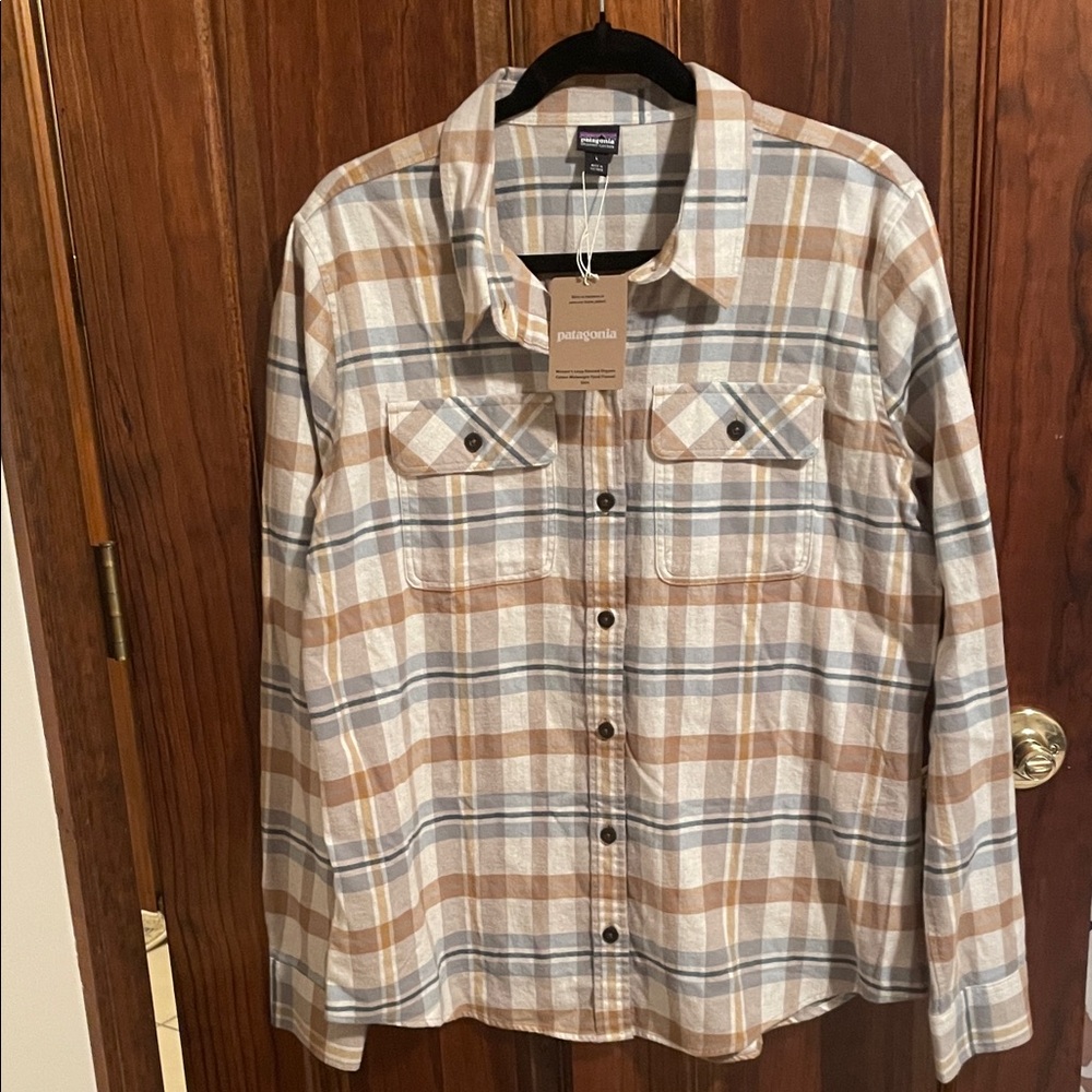 Patagonia Women’s Long-Sleeved Organic Cotton Midweight Fjord Flannel Shirt